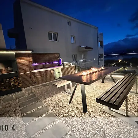 Coastal Retreat With Sea Views - Studio-04 Apartment *