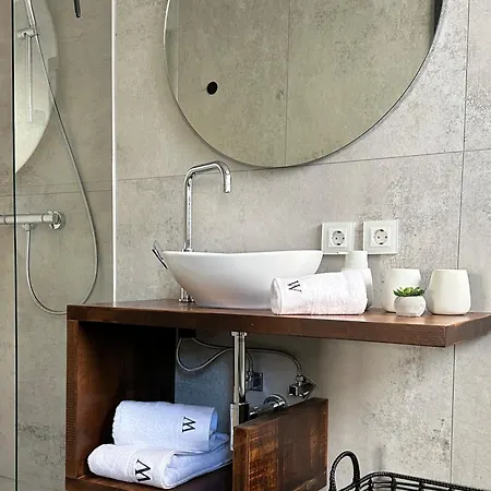 Coastal Retreat With Sea Views - Studio-04 Apartment *